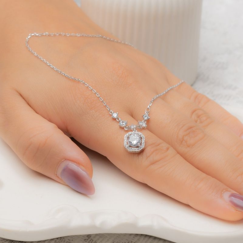 Timeless Glow Silver Necklace