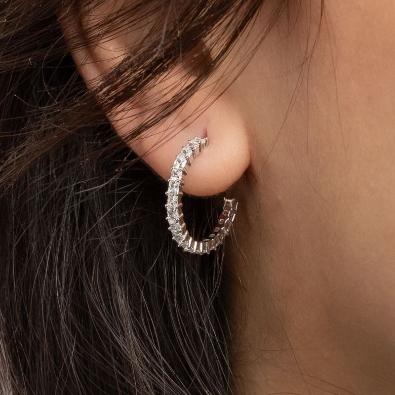 Delicate Circle Glow Silver Earring