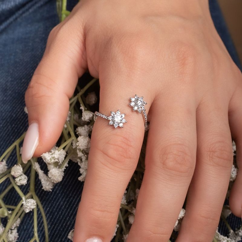 Classy Radiant Zircone Silver Ring