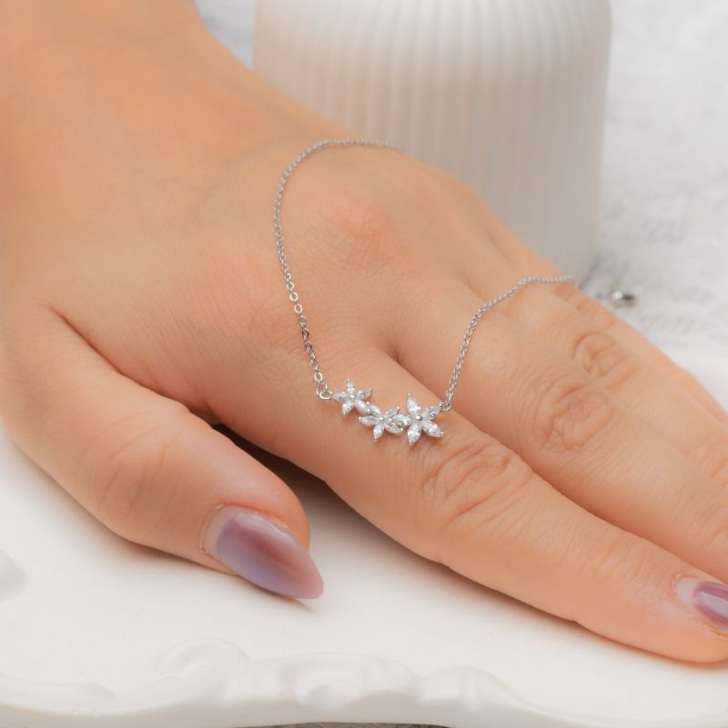 Floral Spark Silver Necklace