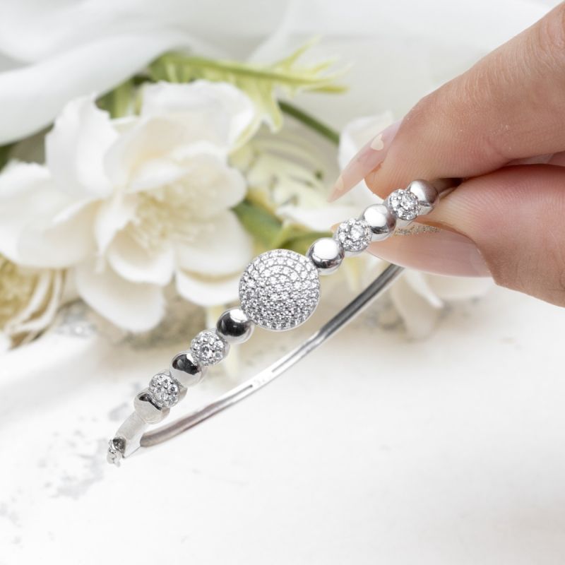 Gleaming Circle Silver Bangle