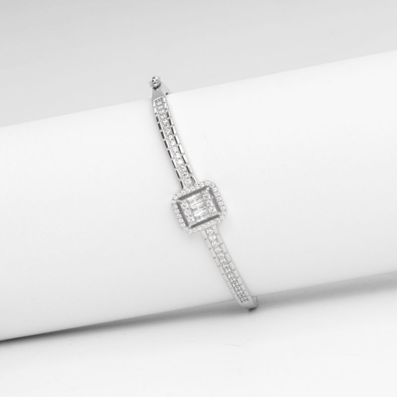 Elegant Shine Silver Bangle
