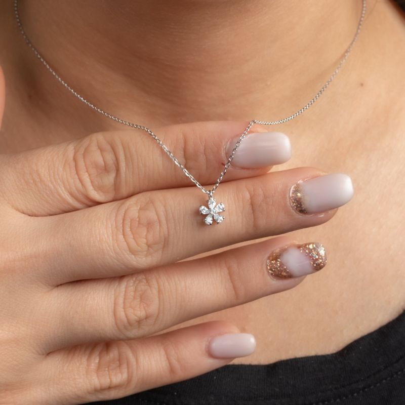 Pretty Flower Silver Necklace